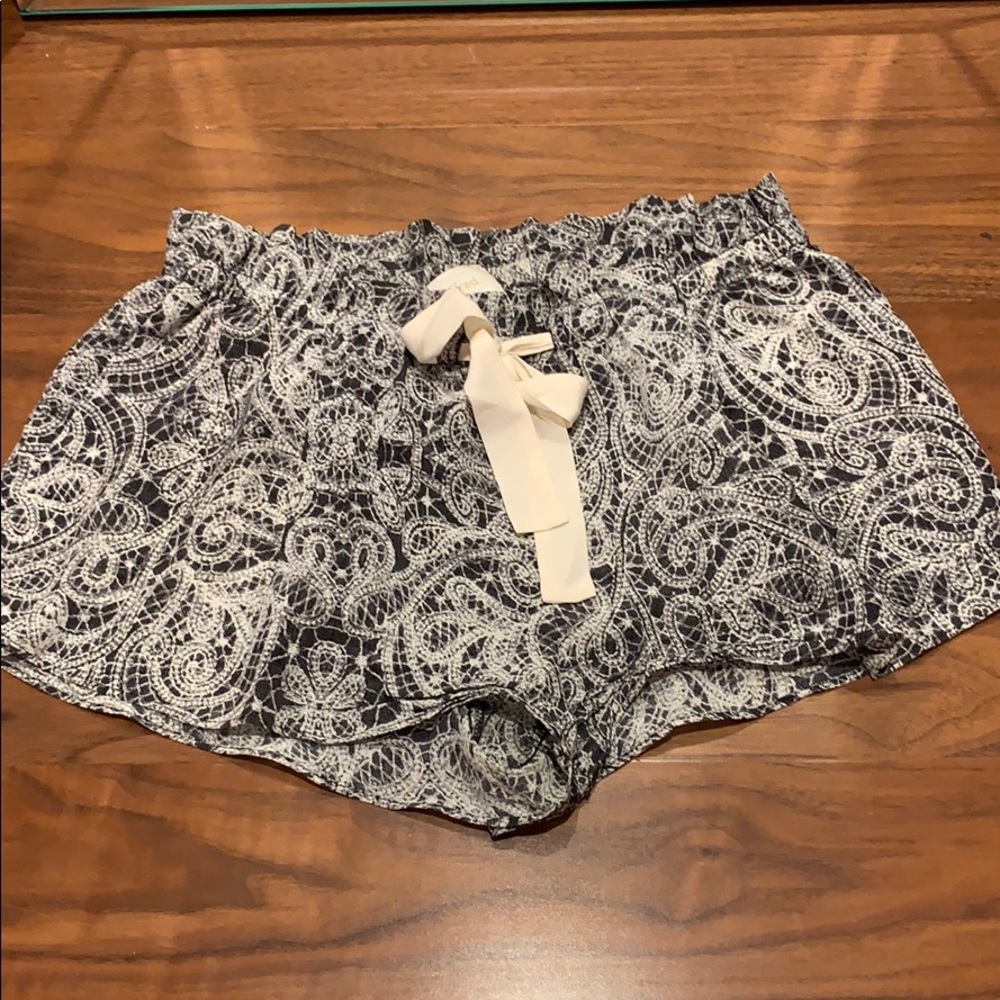 ❌SOLD❌ Aritzia Silk Paisley Shorts